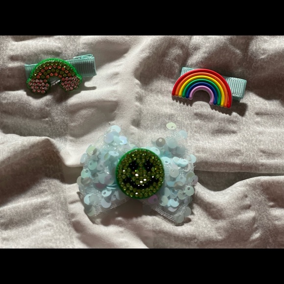 5/$20 Hair clips - Picture 1 of 6